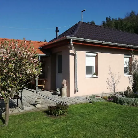 Apartment Pihenj Meg Apartman *
